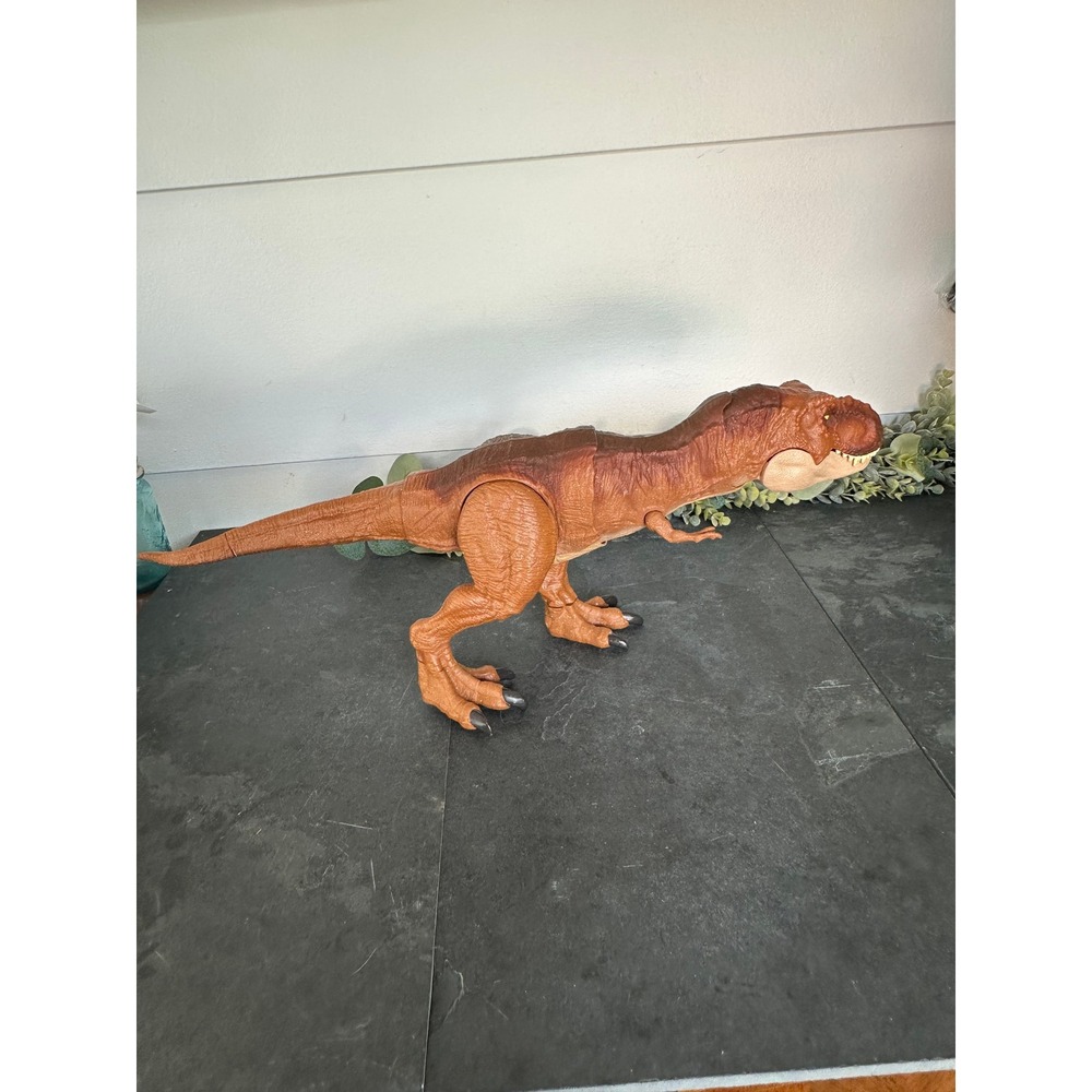 Jurassic World Thrash N Throw Tyrannosaurus Rex dinosaur toy t rex